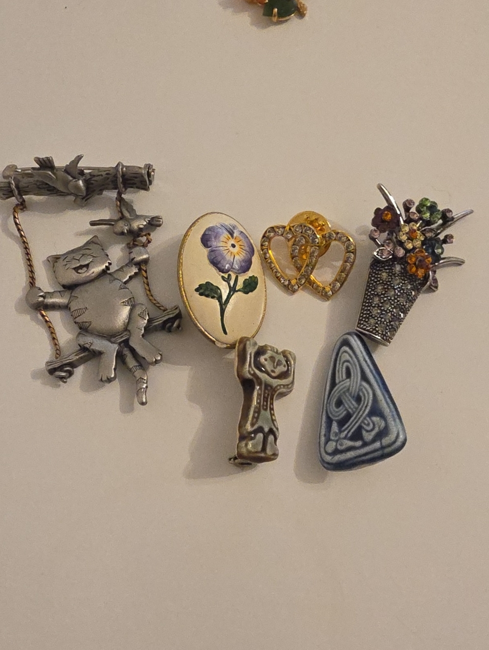 Lot Of Random Vintage Brooches
